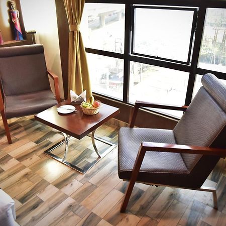 Hotel Ambassador Chocolate Inn Kalyani Bagian luar foto