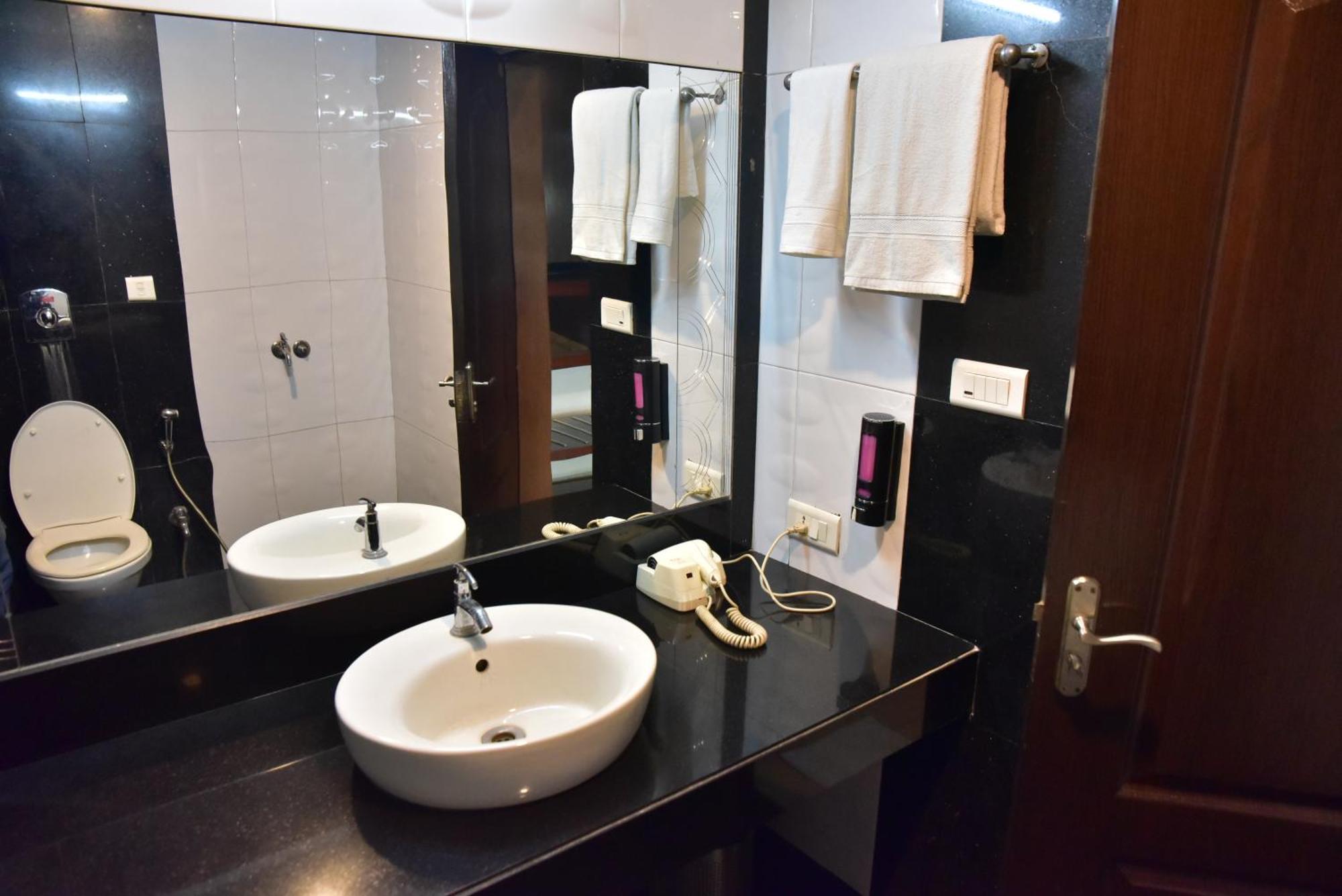 Hotel Ambassador Chocolate Inn Kalyani Bagian luar foto
