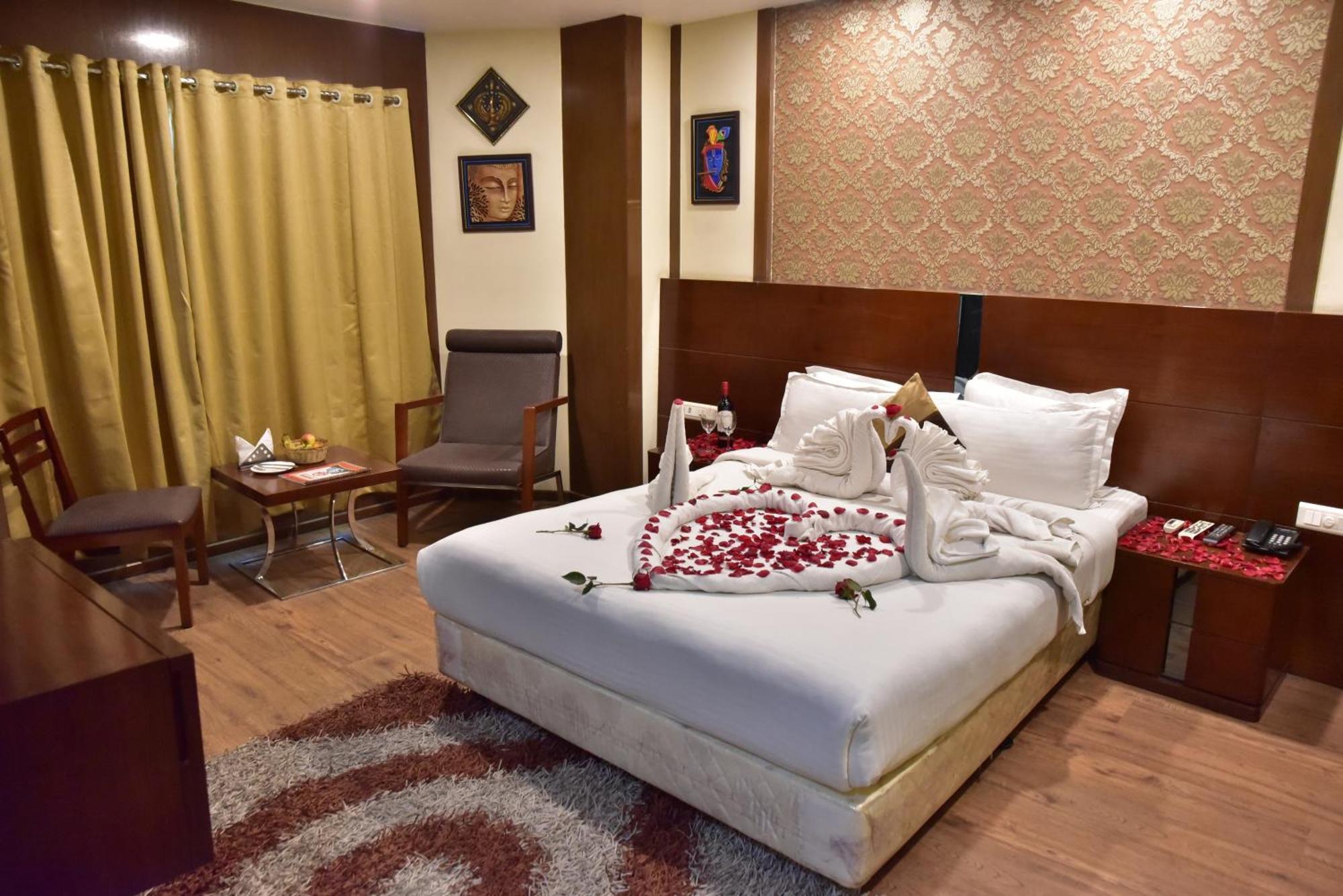 Hotel Ambassador Chocolate Inn Kalyani Bagian luar foto