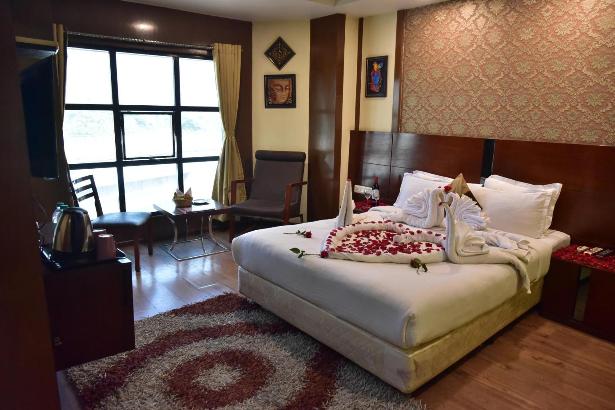 Hotel Ambassador Chocolate Inn Kalyani Bagian luar foto