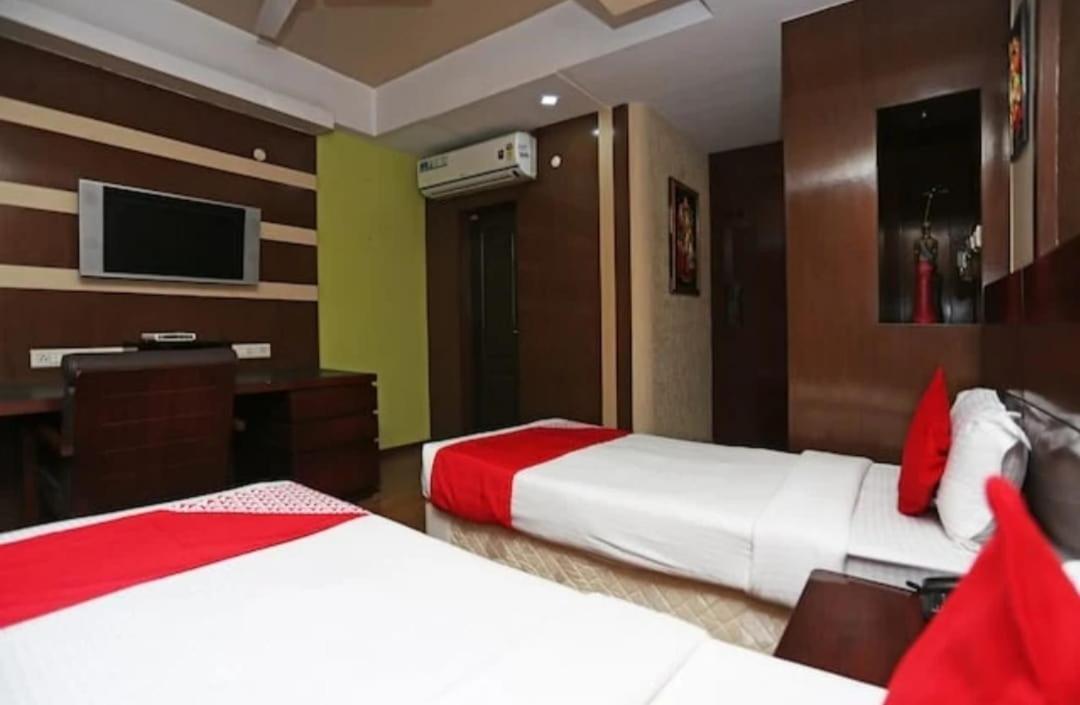 Hotel Ambassador Chocolate Inn Kalyani Bagian luar foto