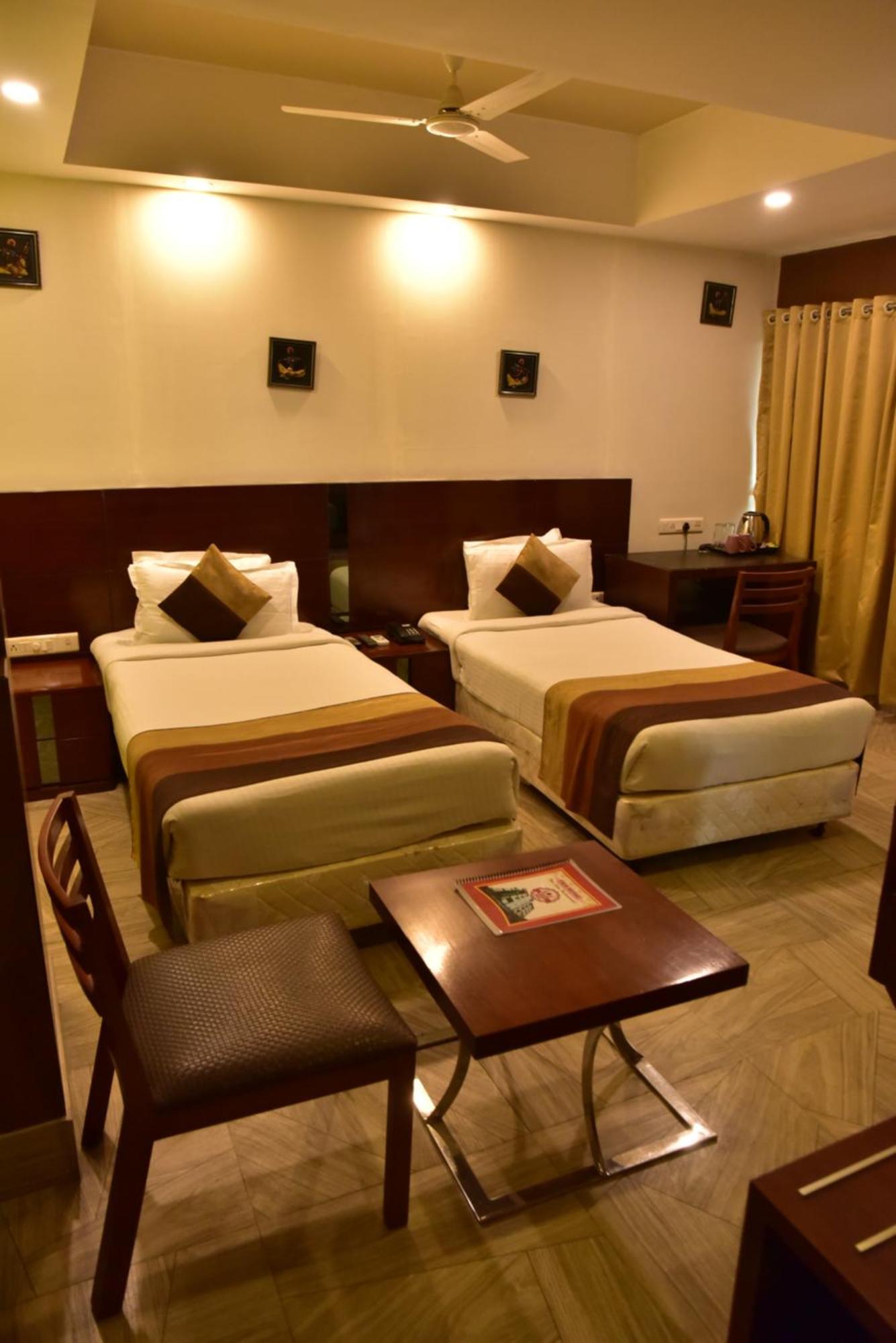 Hotel Ambassador Chocolate Inn Kalyani Bagian luar foto