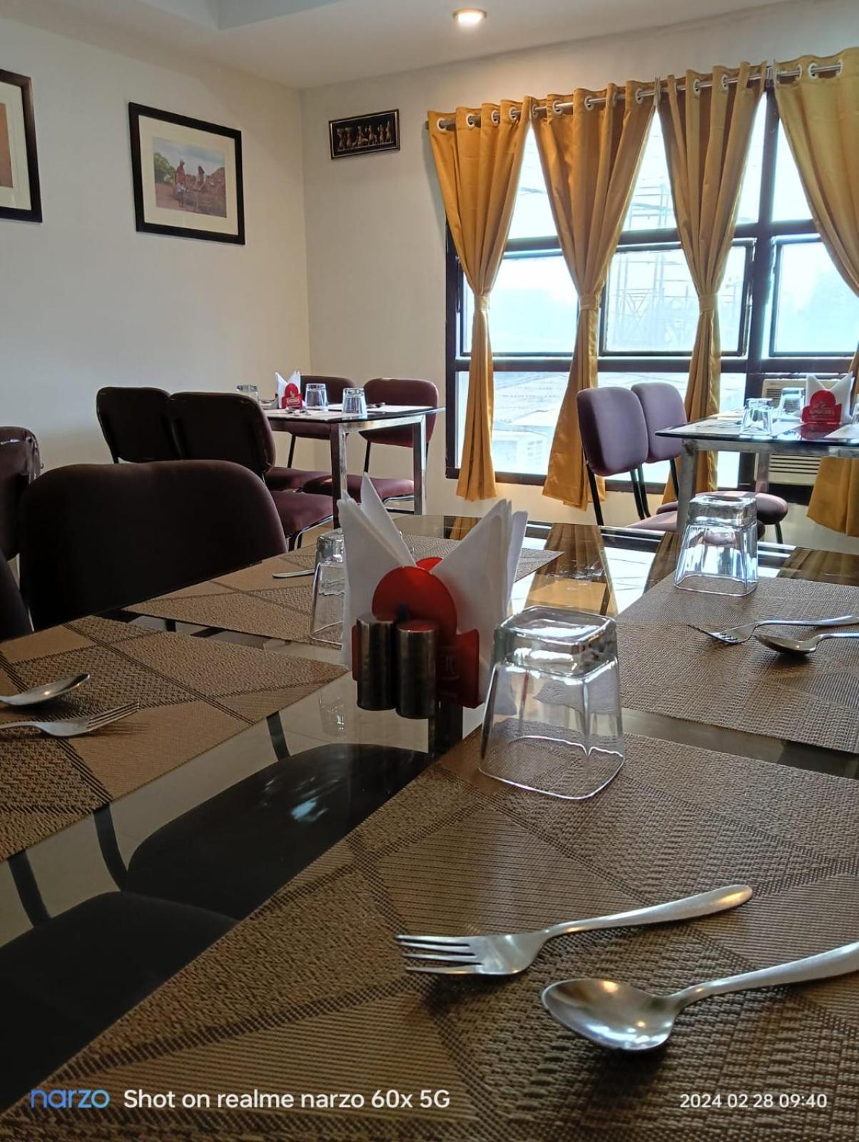 Hotel Ambassador Chocolate Inn Kalyani Bagian luar foto