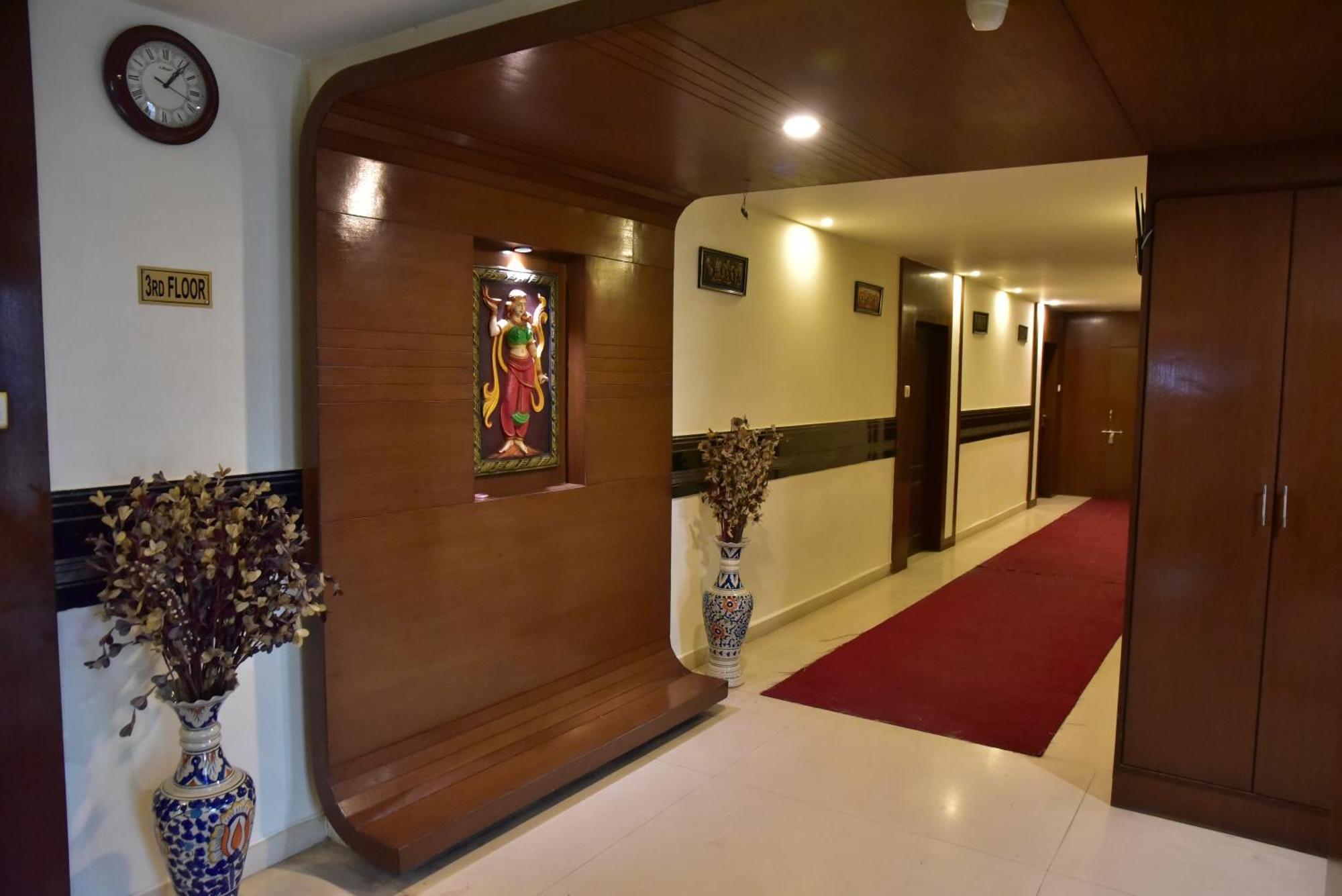 Hotel Ambassador Chocolate Inn Kalyani Bagian luar foto