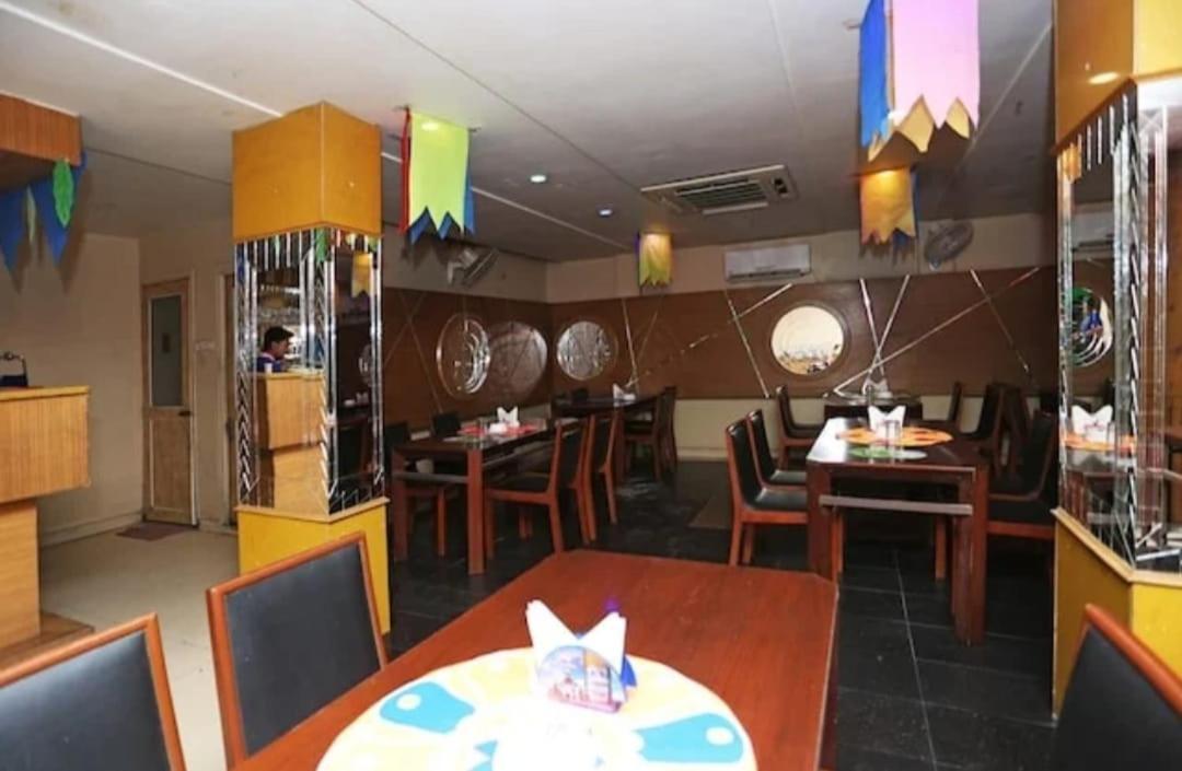 Hotel Ambassador Chocolate Inn Kalyani Bagian luar foto