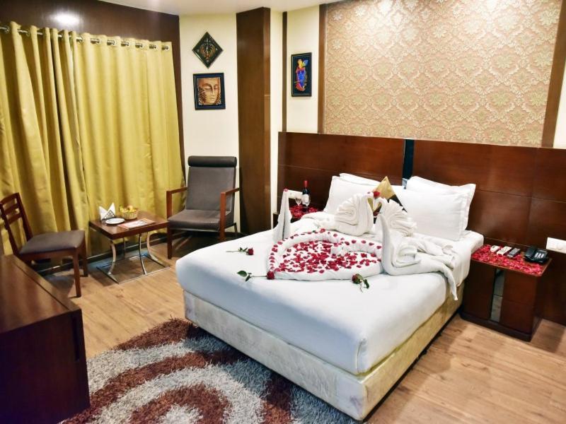 Hotel Ambassador Chocolate Inn Kalyani Bagian luar foto
